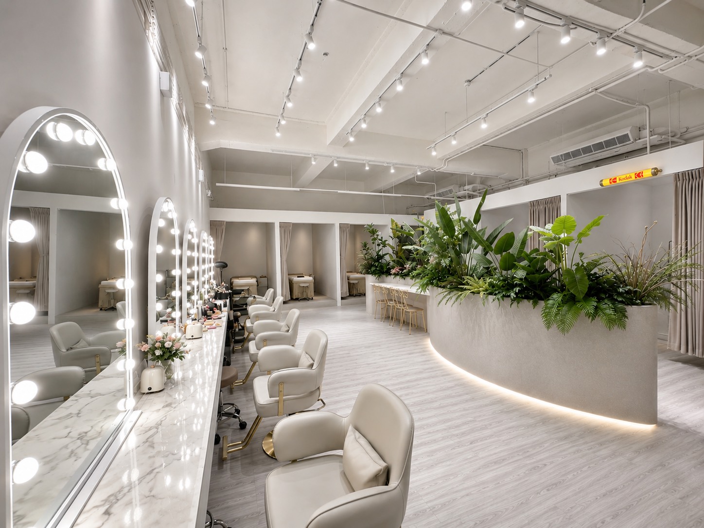 IM BEAUTY SALON 梳化座位與店內主空間