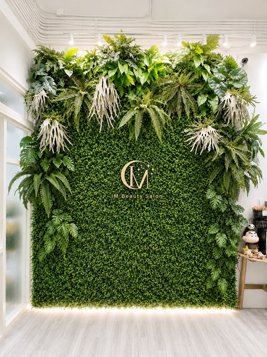 IM BEAUTY SALON 綠植拍照牆